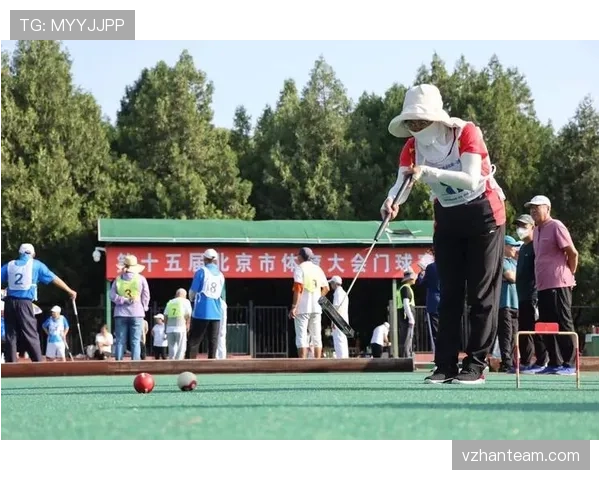 球门球规则：球在被踢并明确移动时即为在比赛中，不必离开禁区