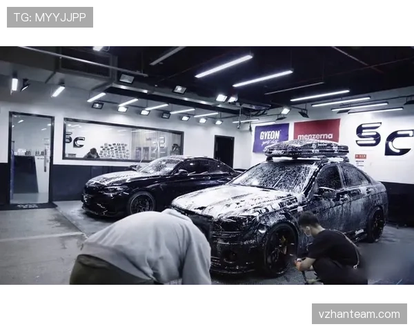 阿尔瓦雷斯训练间隙拿豪车开去买快餐,这反差感也太明星了吧? 阿尔瓦雷斯训练间隙拿豪车开去买快餐,这反差感也太明星了吧?